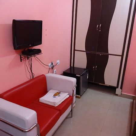 Hotel Viraat Inn Гая Екстер'єр фото