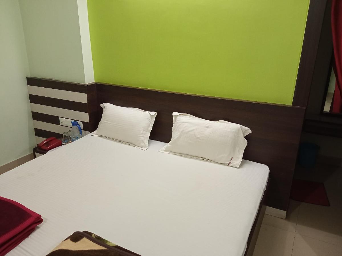 Hotel Viraat Inn Гая Екстер'єр фото