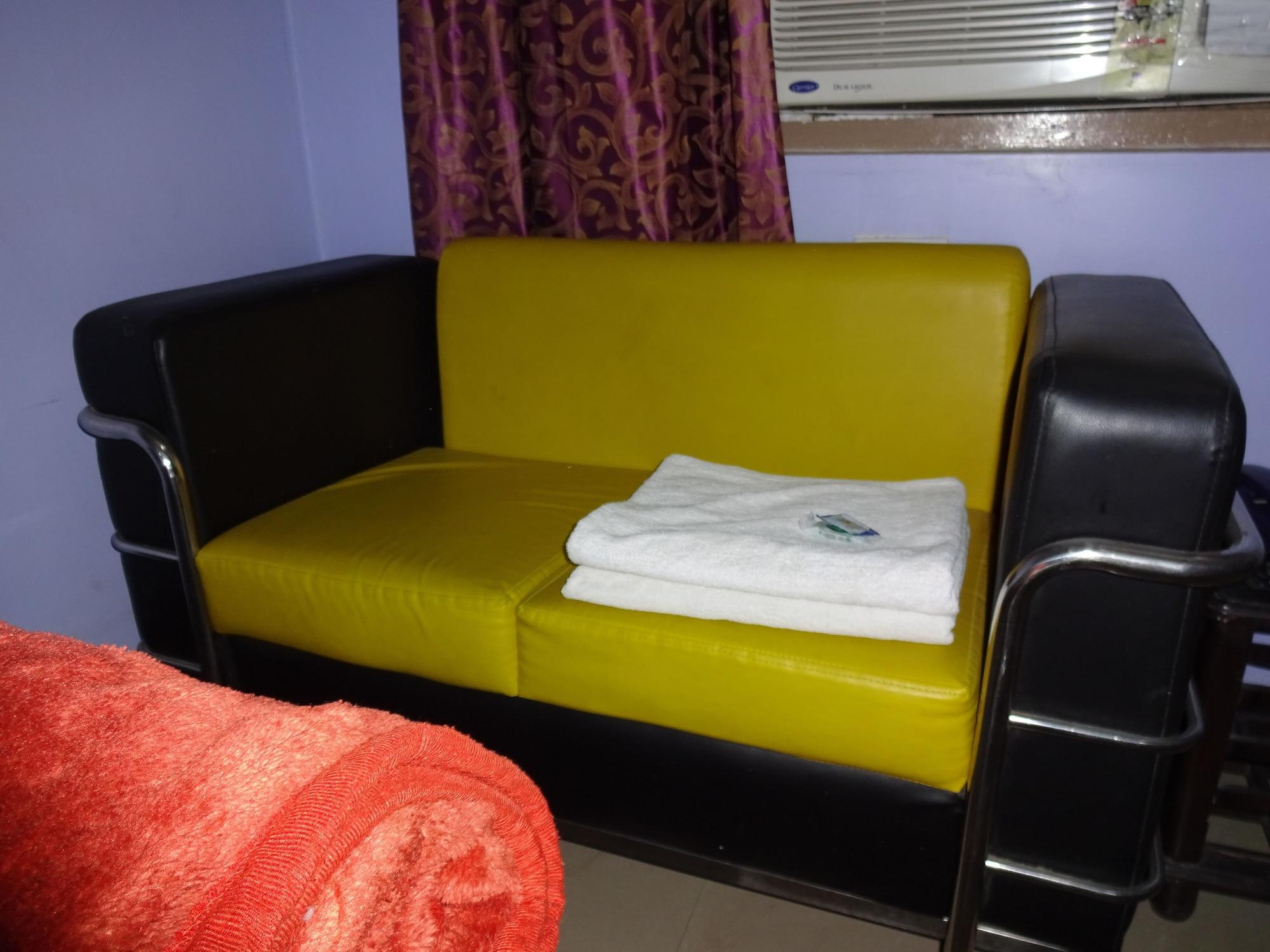Hotel Viraat Inn Гая Екстер'єр фото