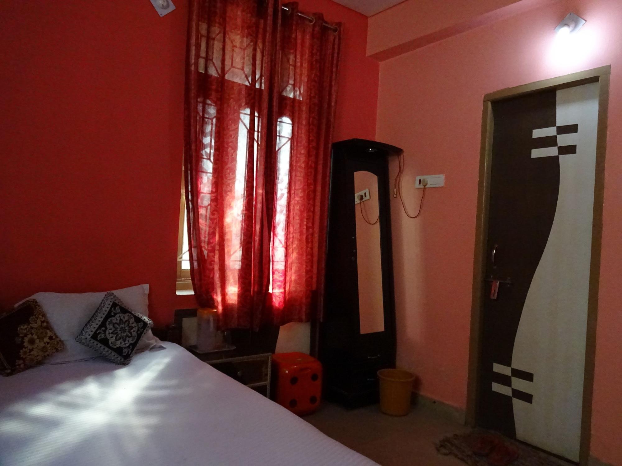 Hotel Viraat Inn Гая Екстер'єр фото