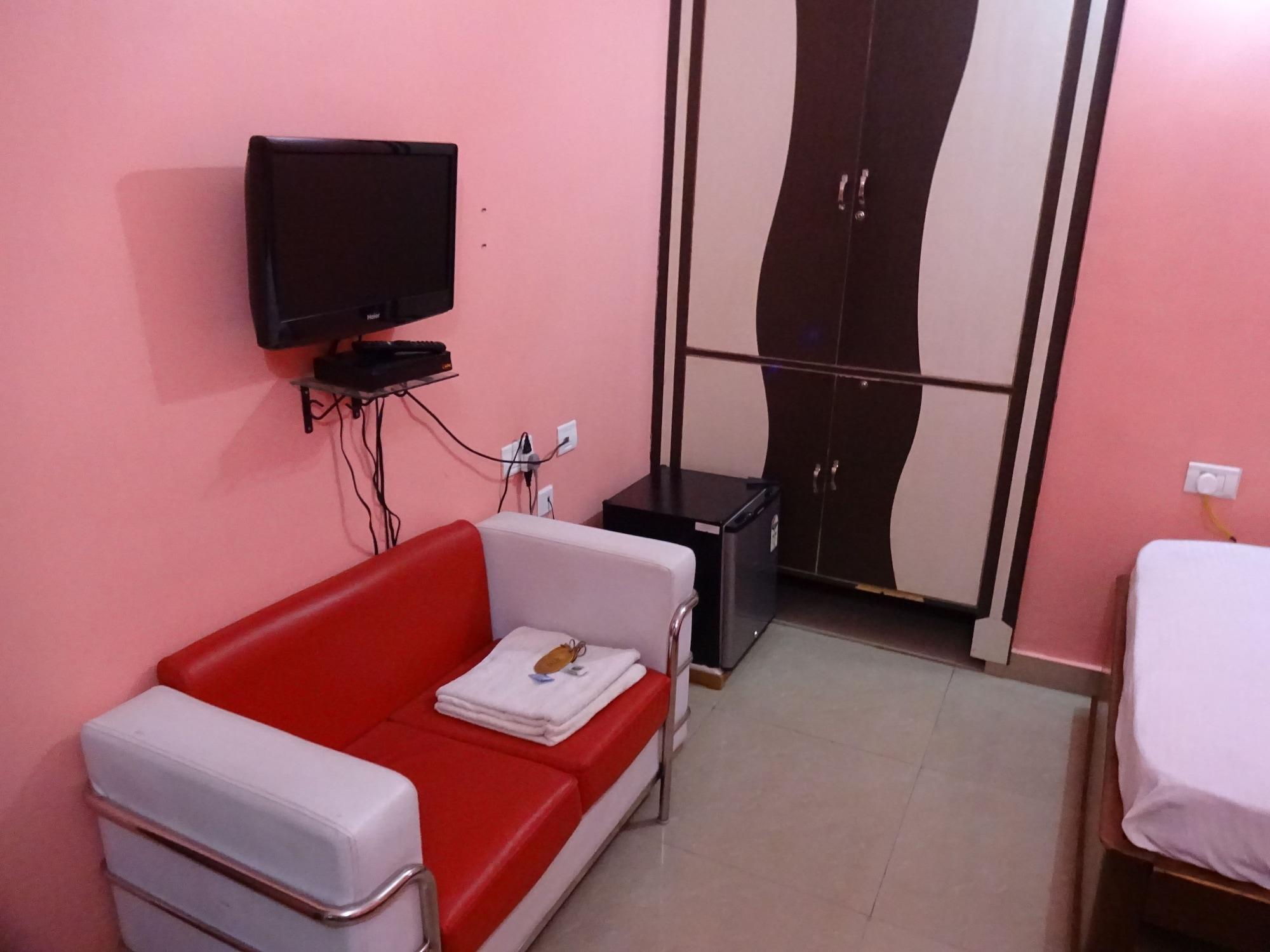 Hotel Viraat Inn Гая Екстер'єр фото