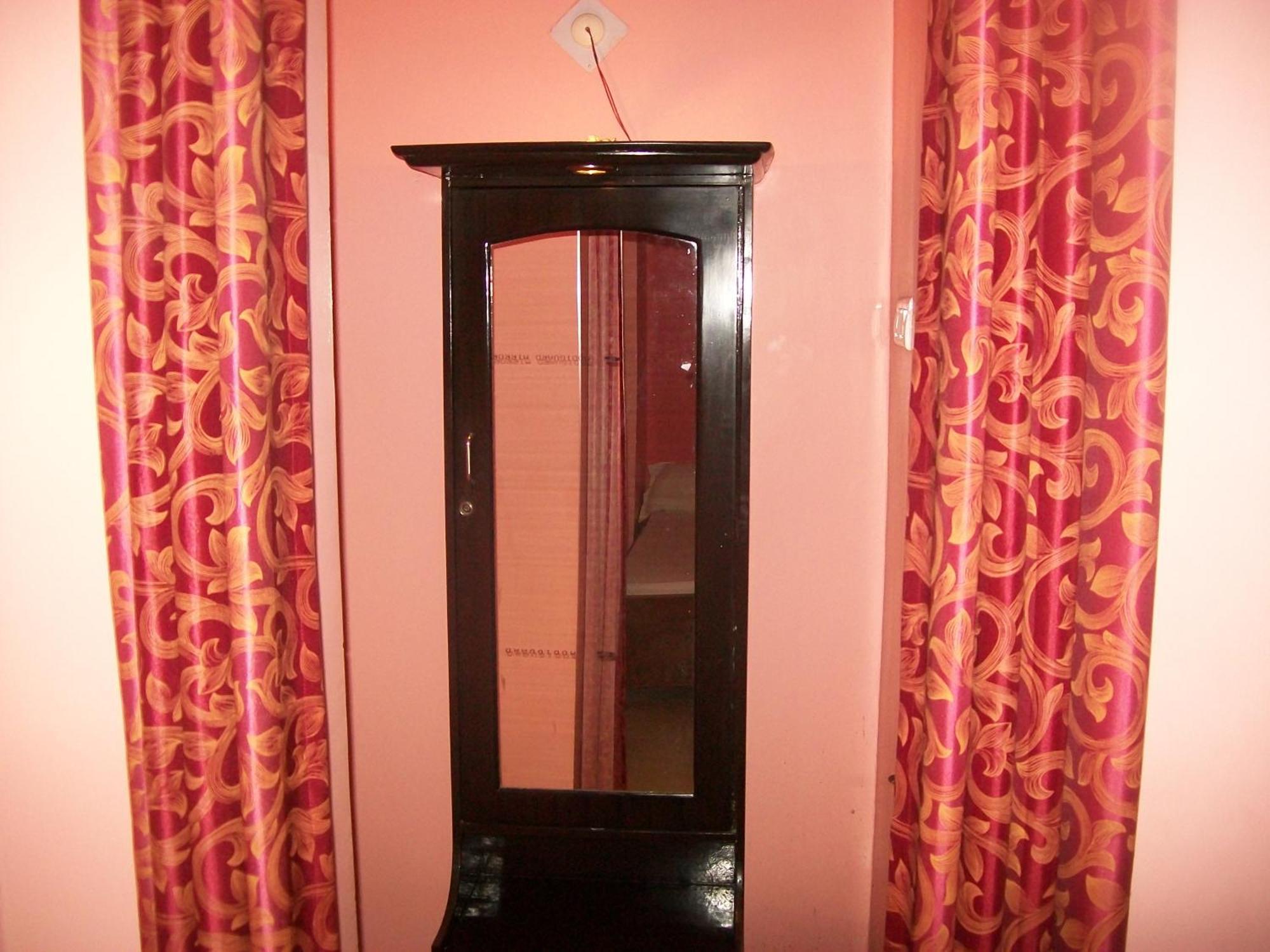Hotel Viraat Inn Гая Екстер'єр фото