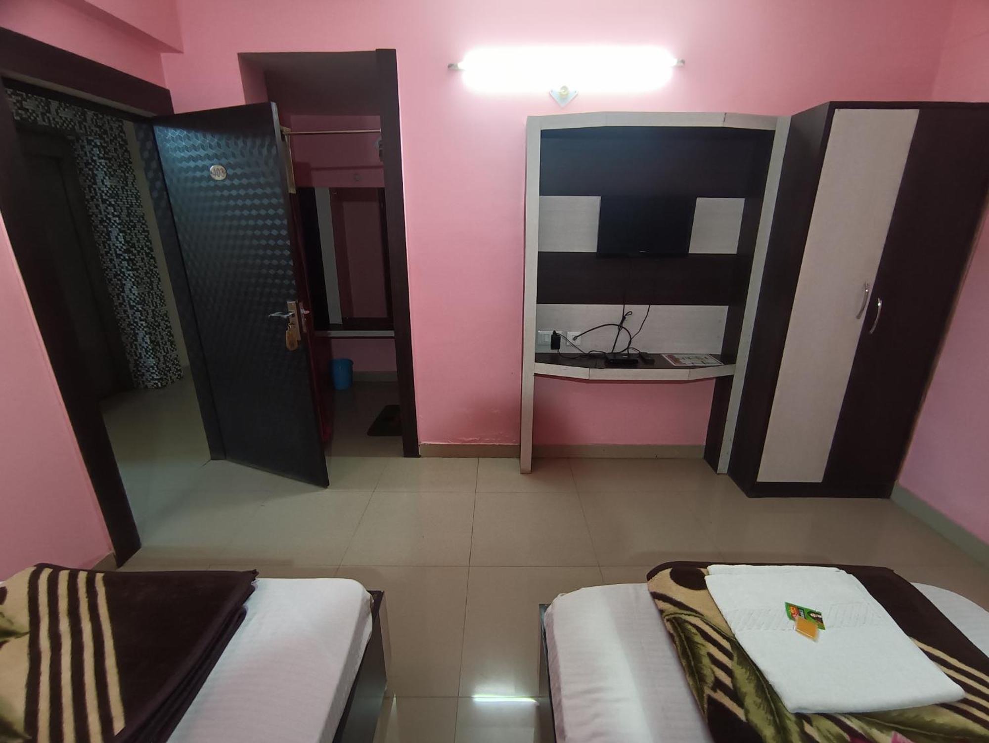 Hotel Viraat Inn Гая Екстер'єр фото