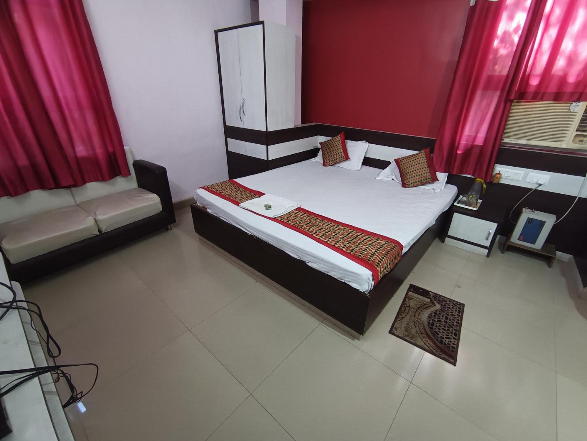 Hotel Viraat Inn Гая Екстер'єр фото