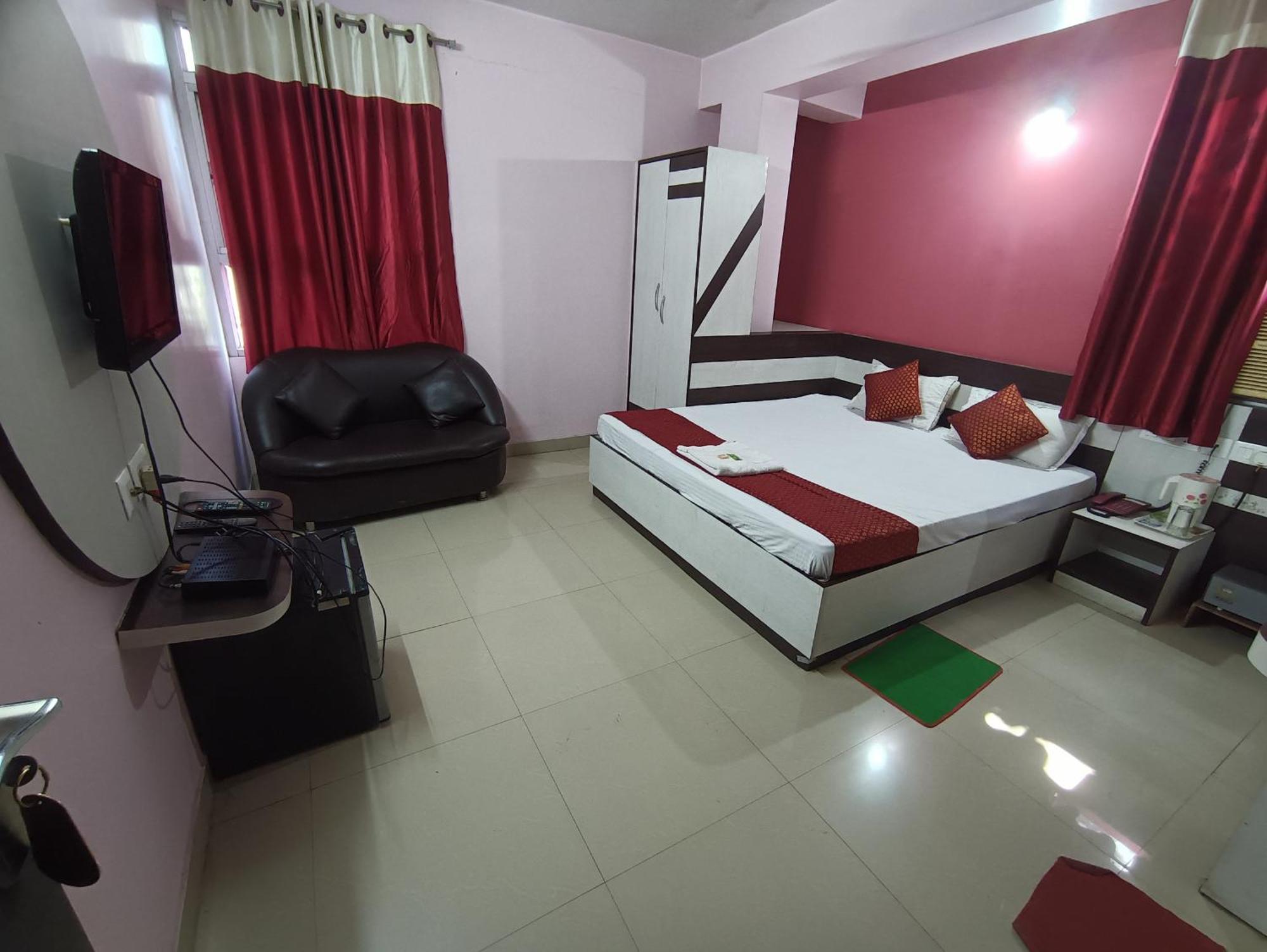 Hotel Viraat Inn Гая Екстер'єр фото