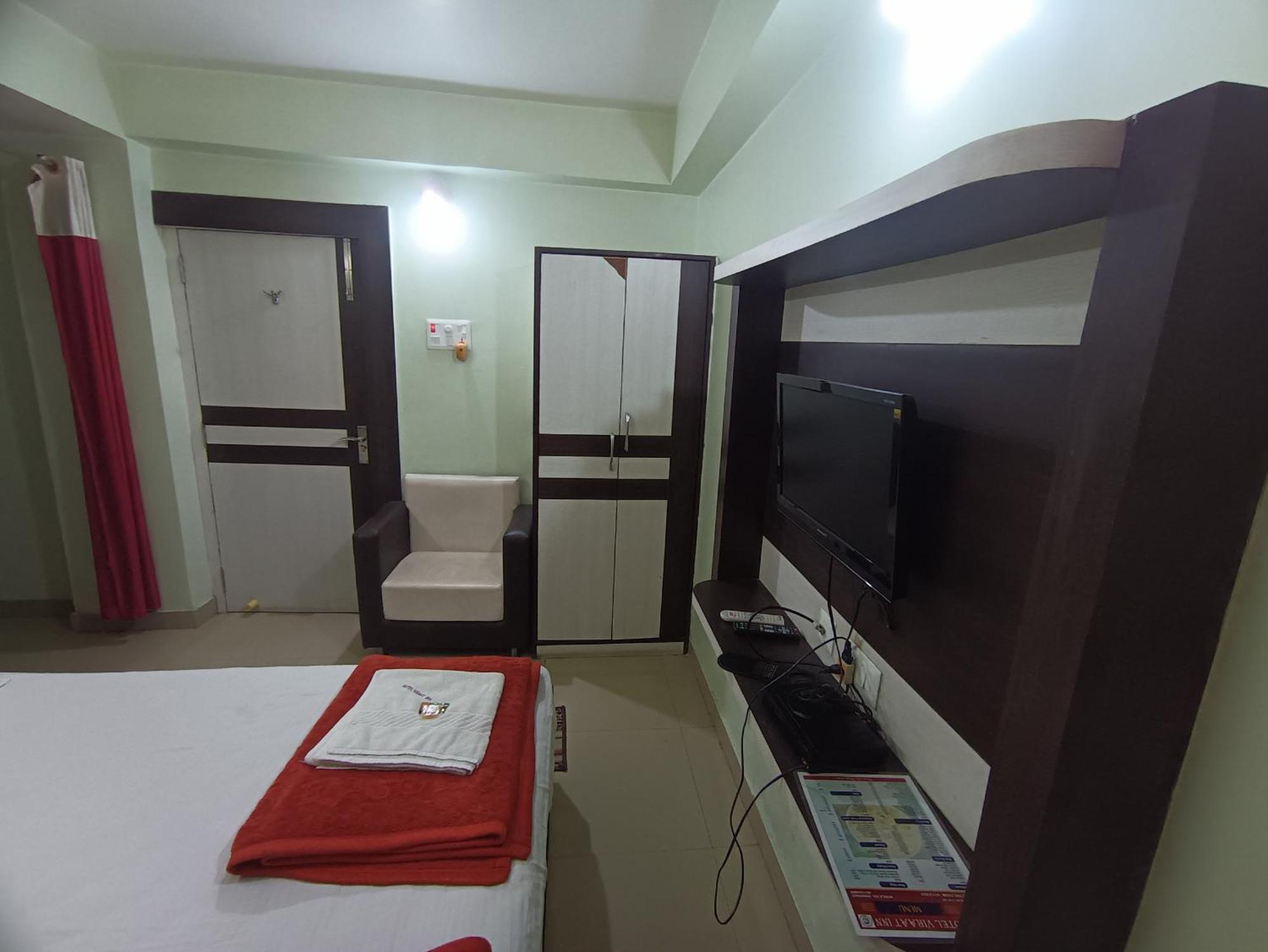 Hotel Viraat Inn Гая Екстер'єр фото