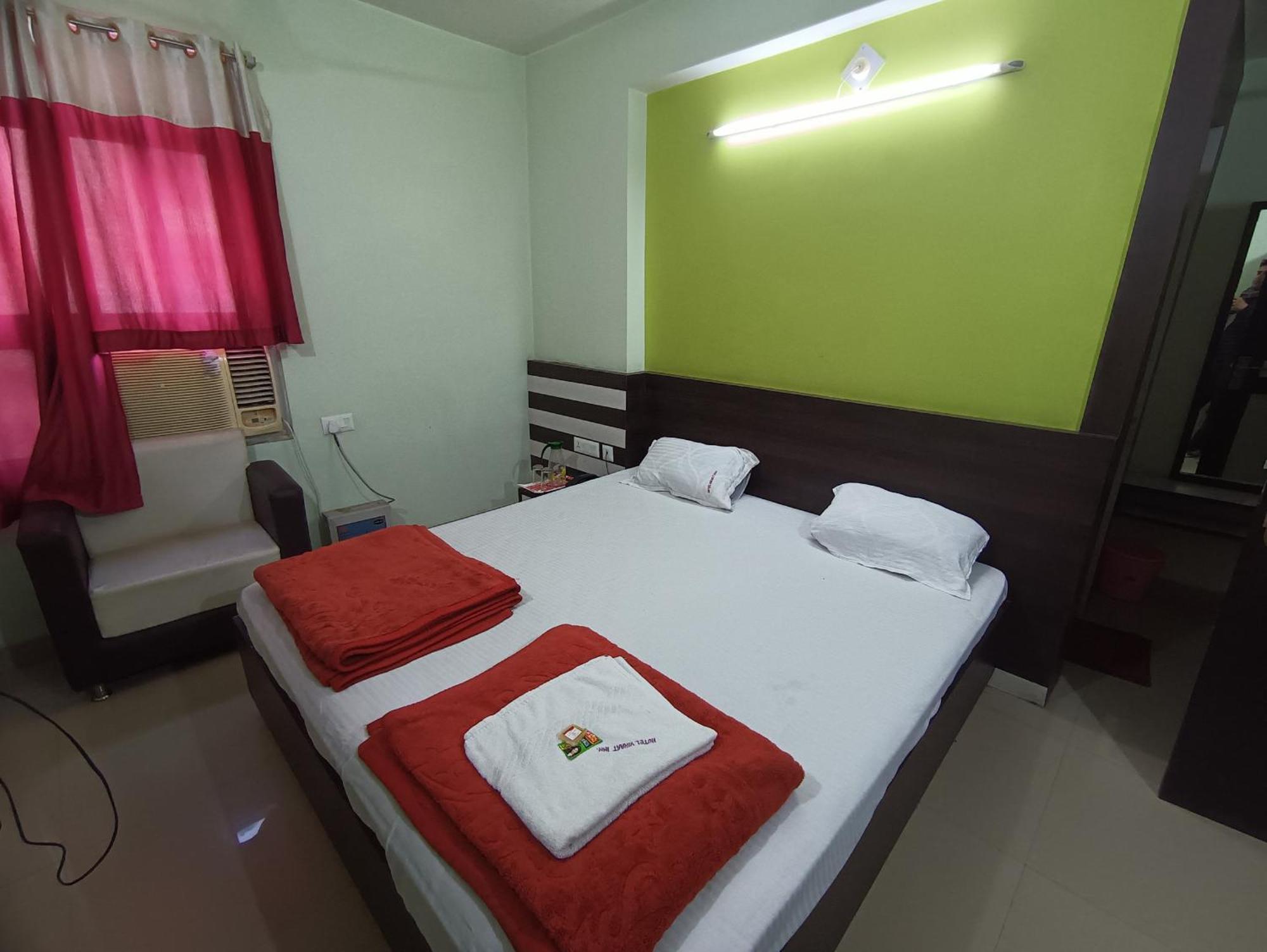 Hotel Viraat Inn Гая Екстер'єр фото