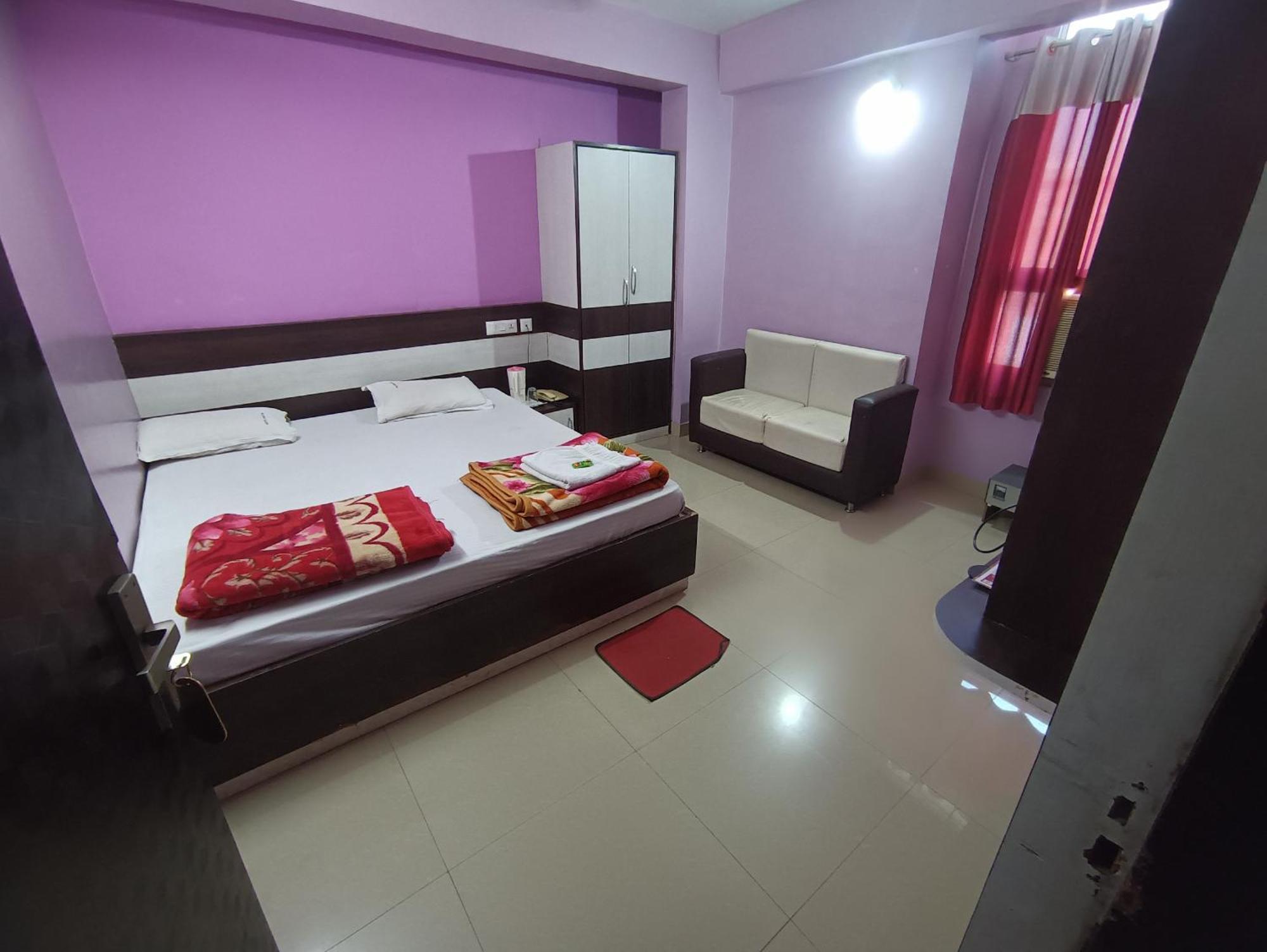 Hotel Viraat Inn Гая Екстер'єр фото