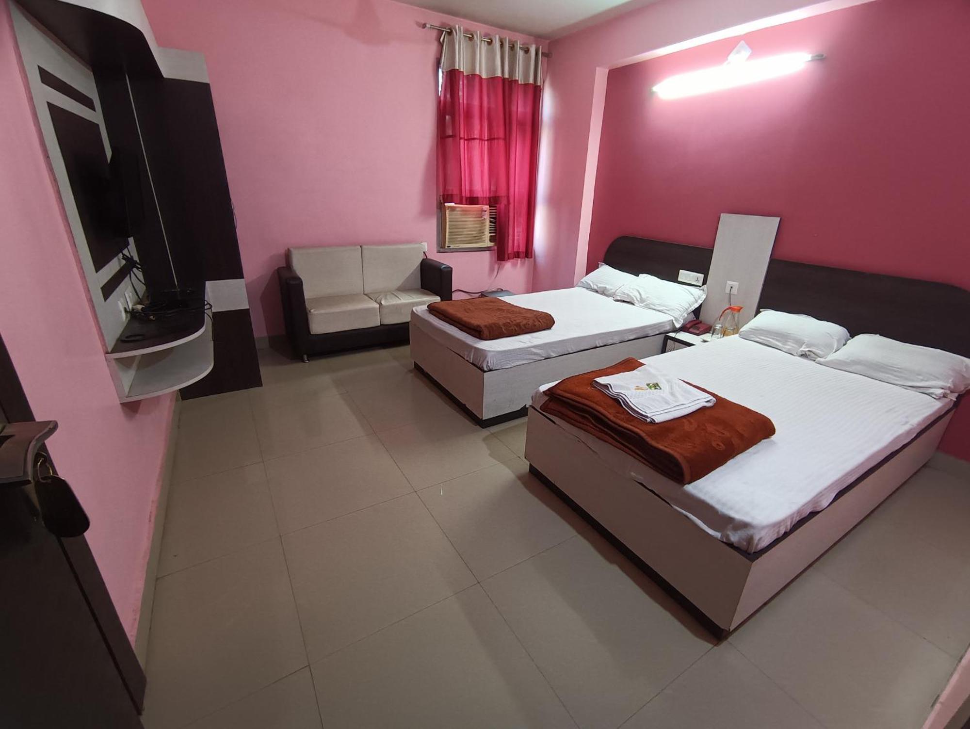 Hotel Viraat Inn Гая Екстер'єр фото