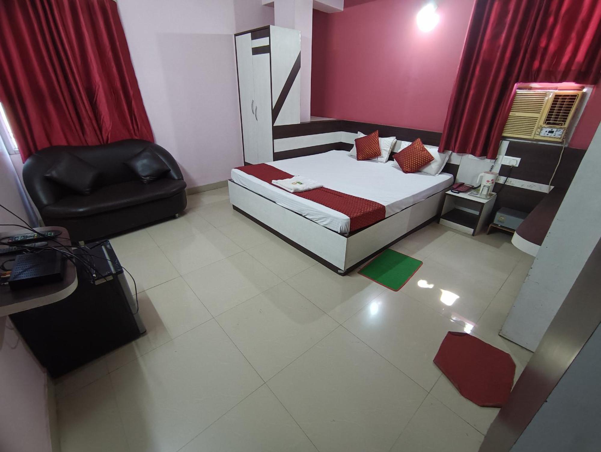 Hotel Viraat Inn Гая Екстер'єр фото