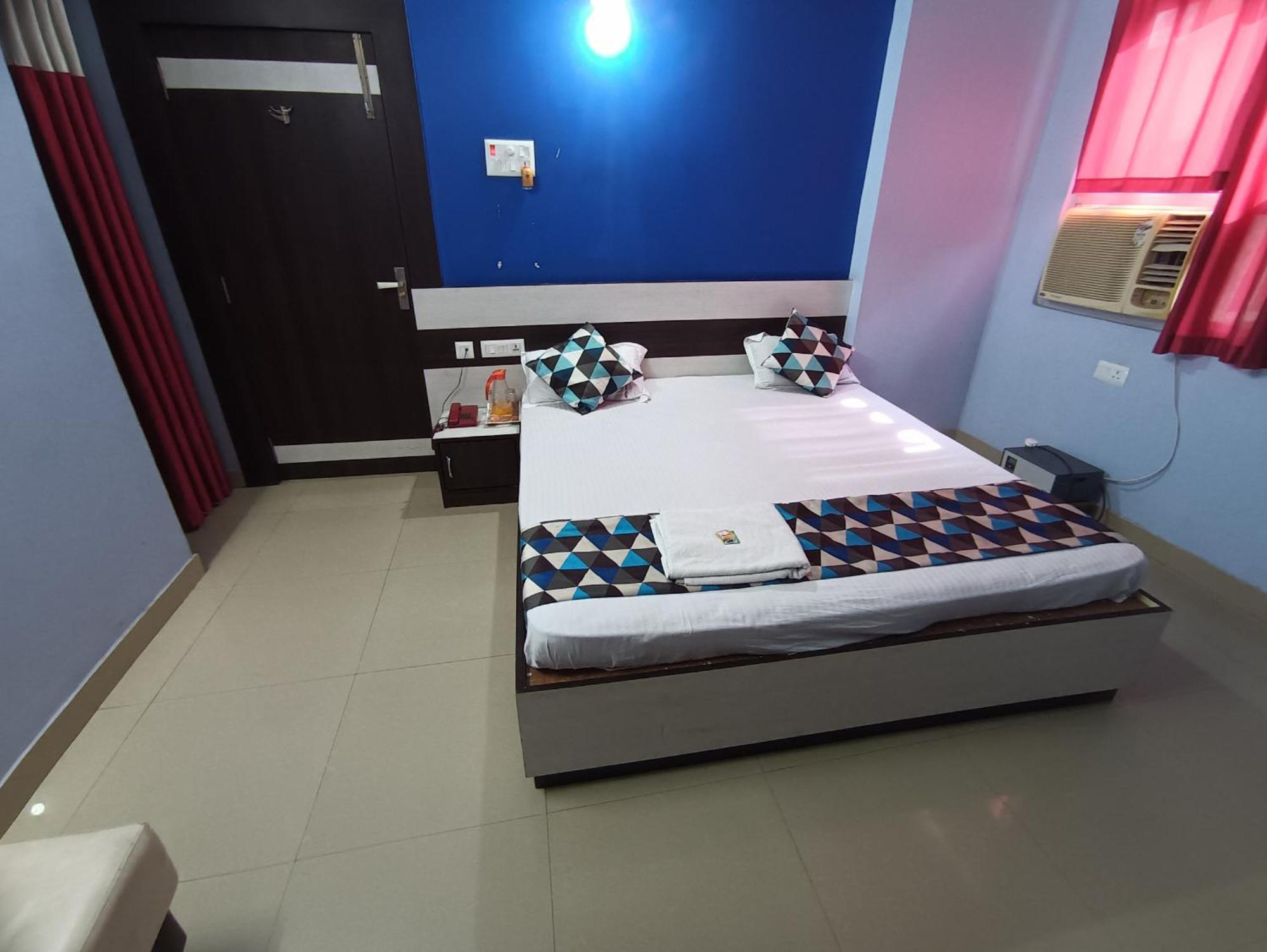 Hotel Viraat Inn Гая Екстер'єр фото