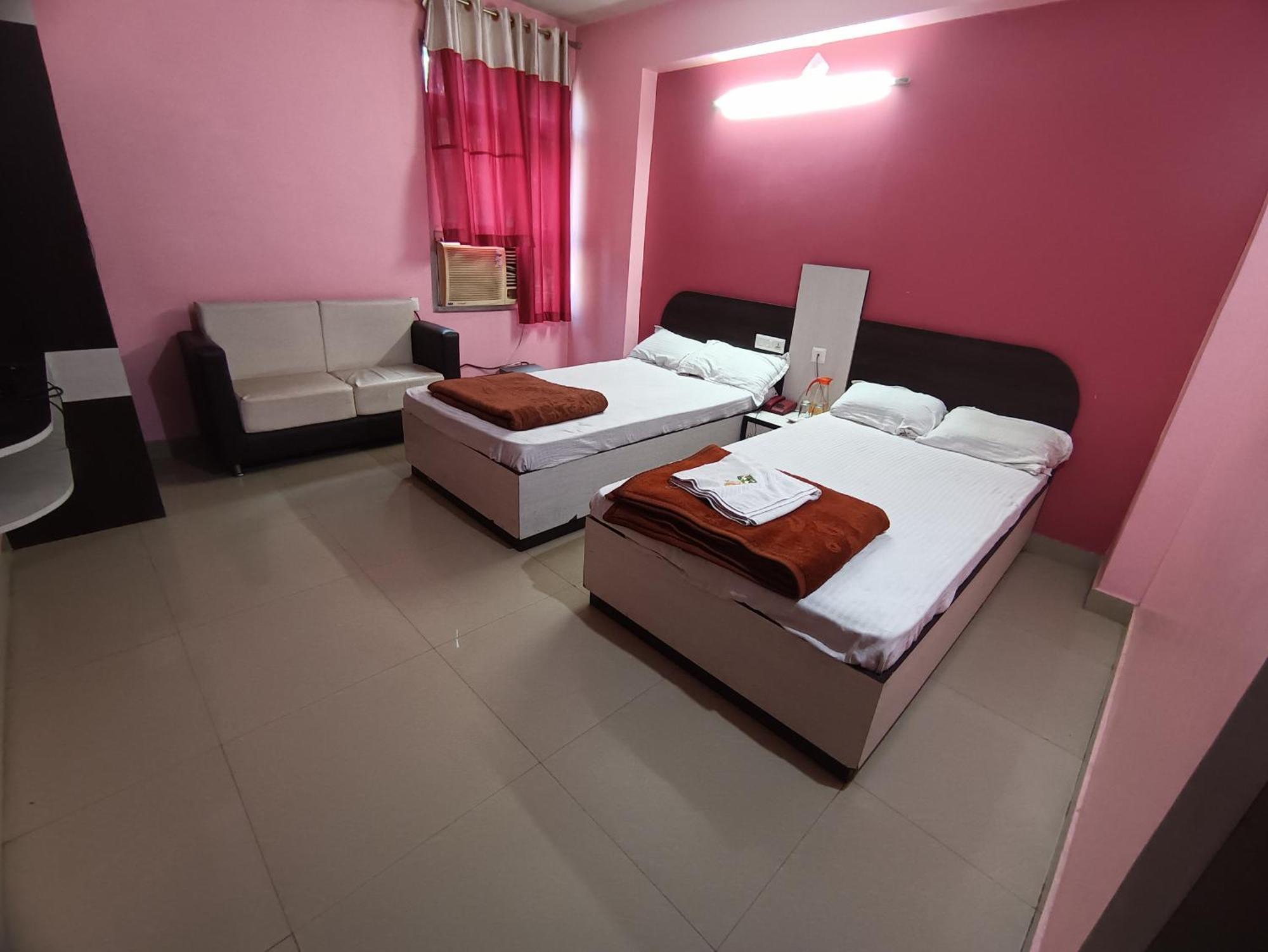 Hotel Viraat Inn Гая Екстер'єр фото