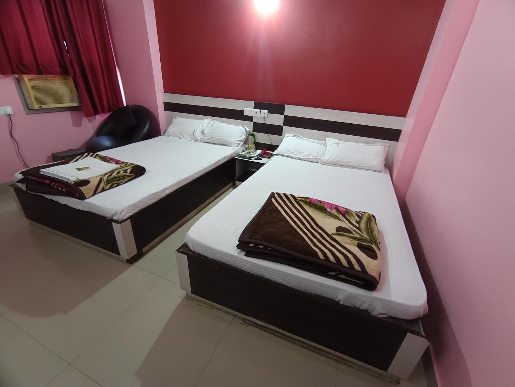 Hotel Viraat Inn Гая Екстер'єр фото