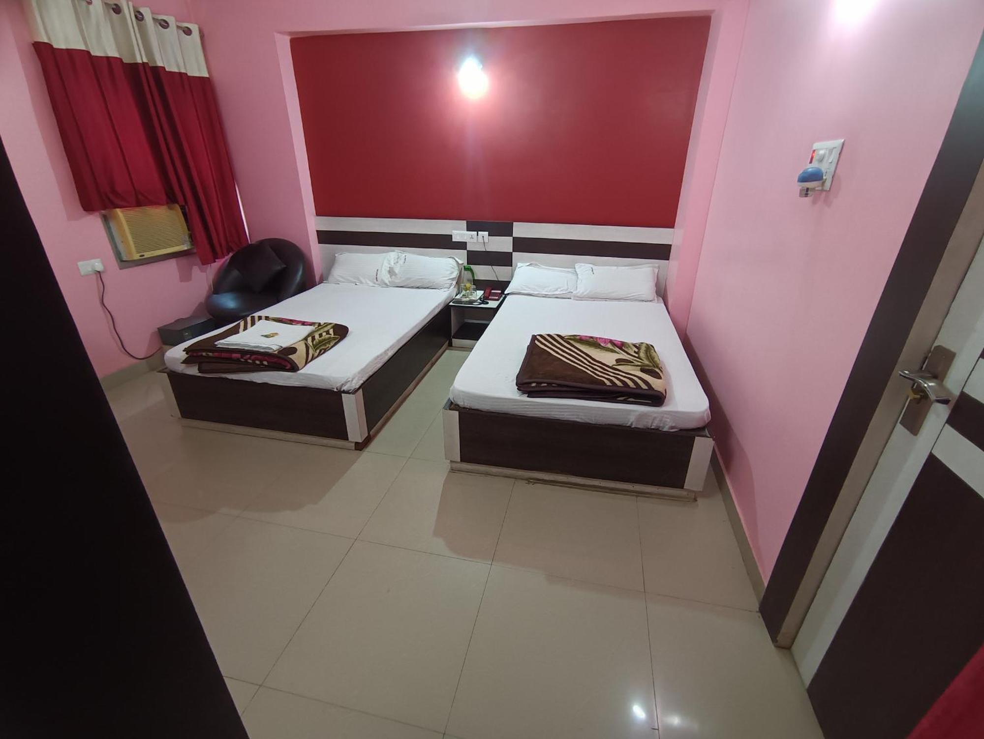Hotel Viraat Inn Гая Екстер'єр фото