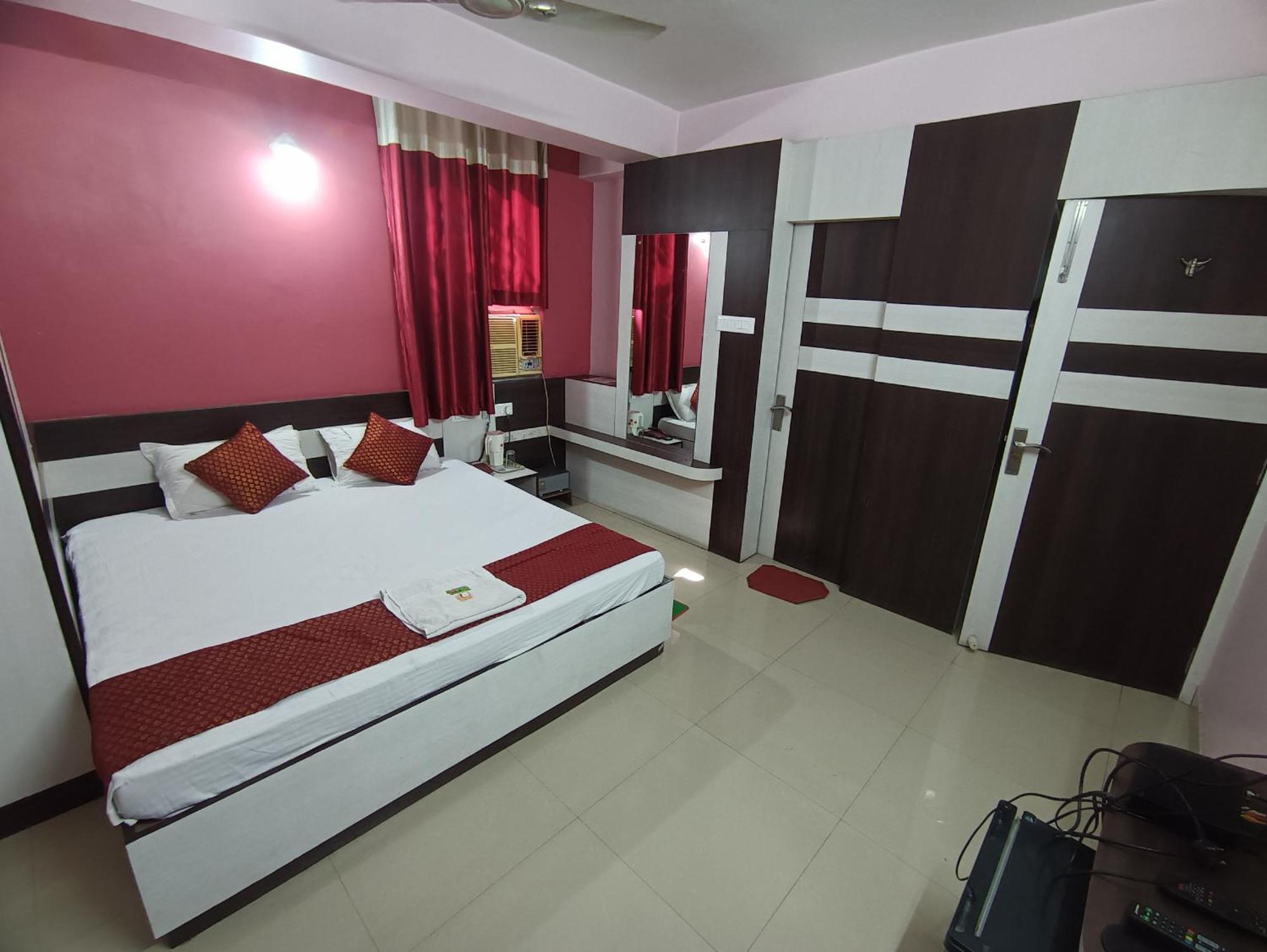 Hotel Viraat Inn Гая Екстер'єр фото