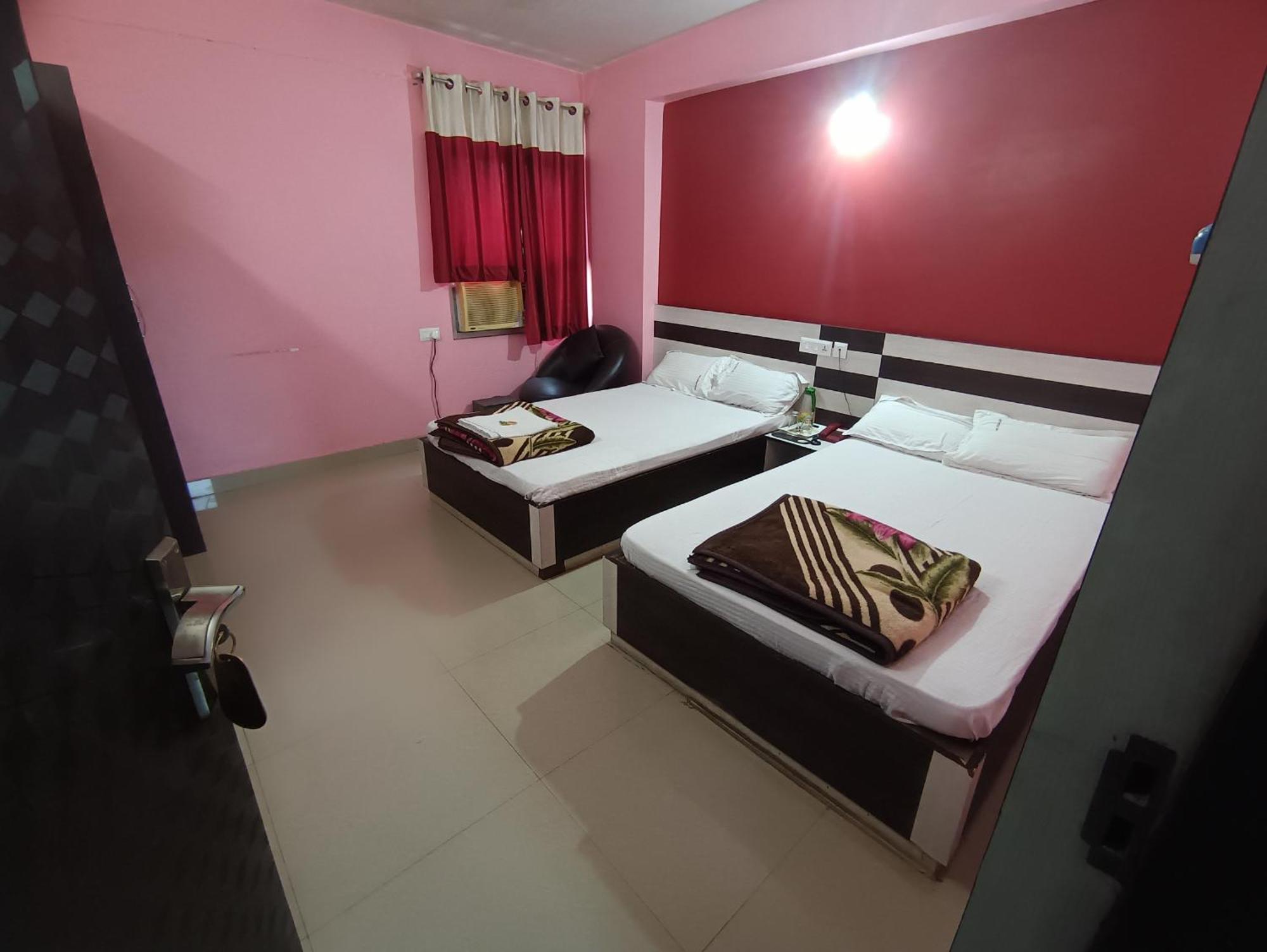 Hotel Viraat Inn Гая Екстер'єр фото