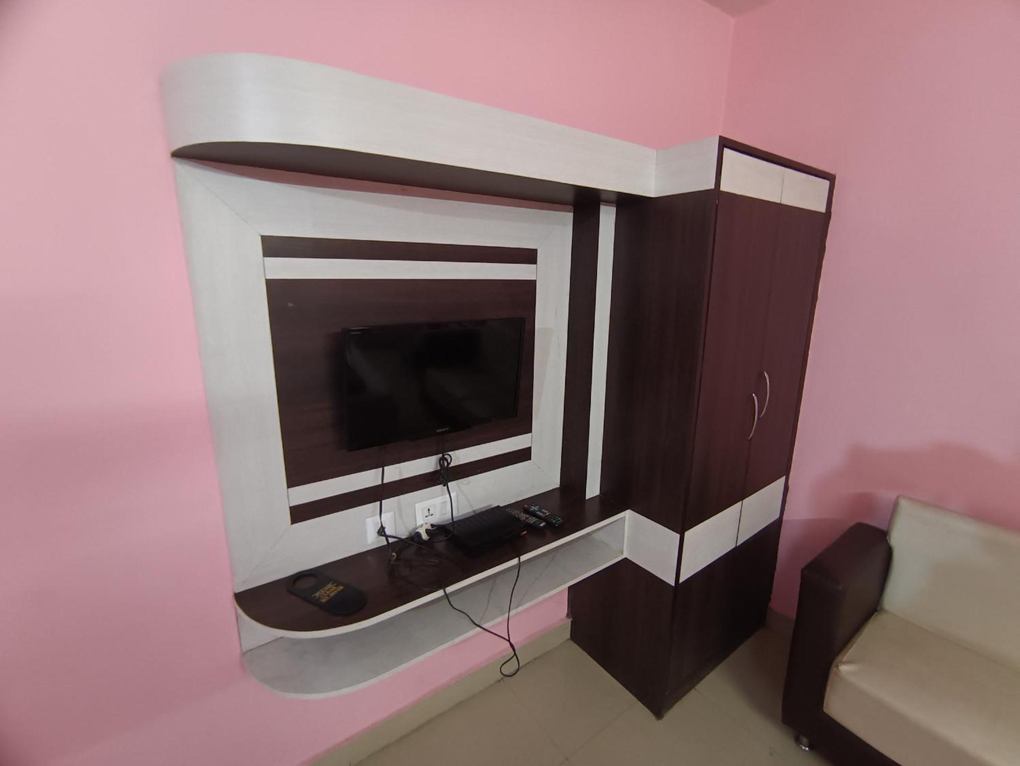 Hotel Viraat Inn Гая Екстер'єр фото
