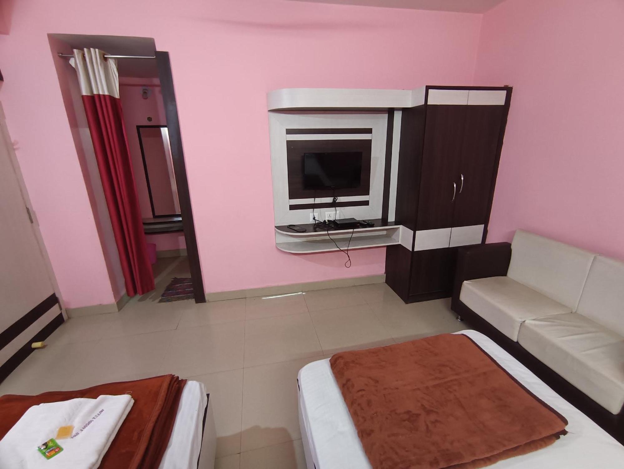 Hotel Viraat Inn Гая Екстер'єр фото