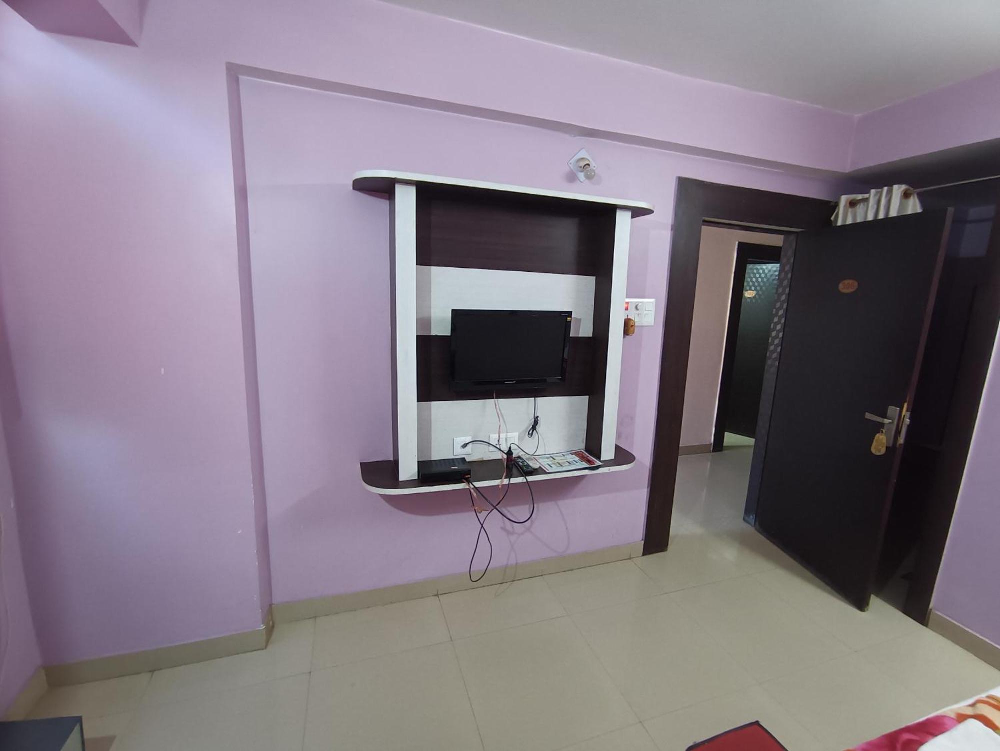 Hotel Viraat Inn Гая Екстер'єр фото
