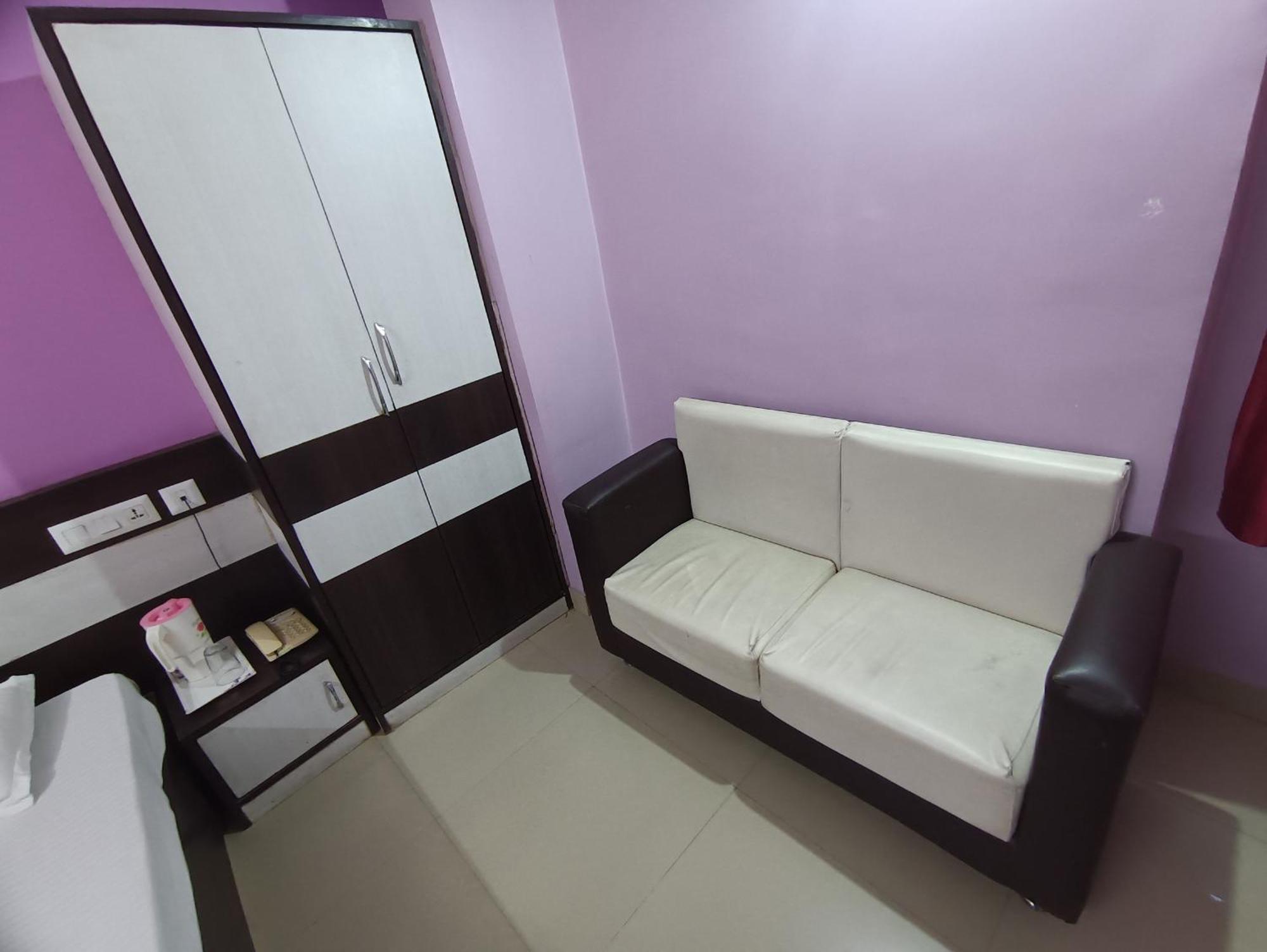 Hotel Viraat Inn Гая Екстер'єр фото