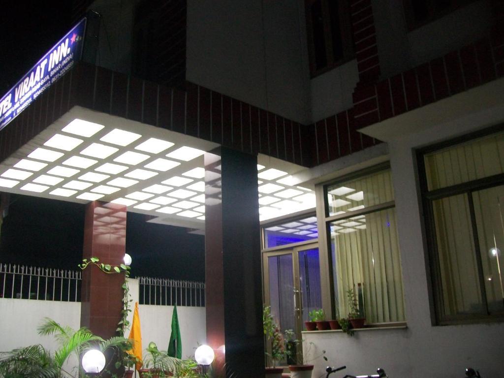 Hotel Viraat Inn Гая Екстер'єр фото