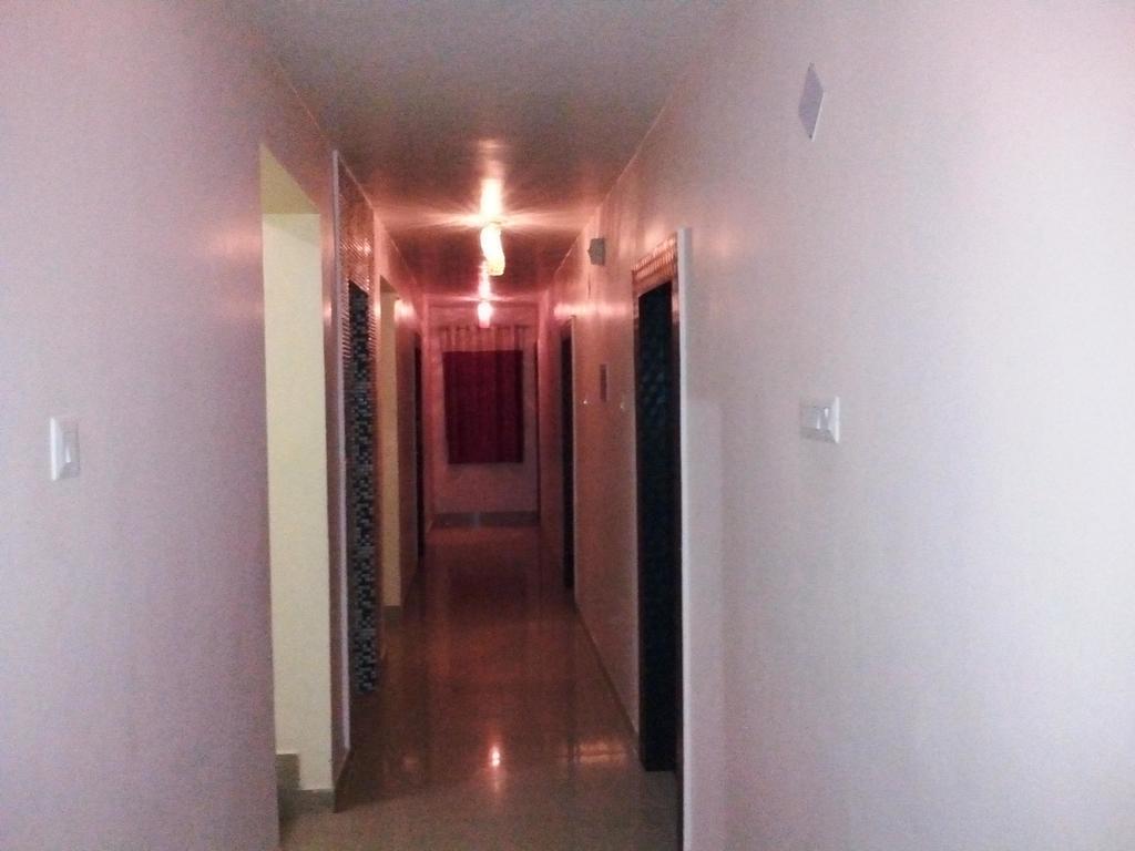 Hotel Viraat Inn Гая Екстер'єр фото