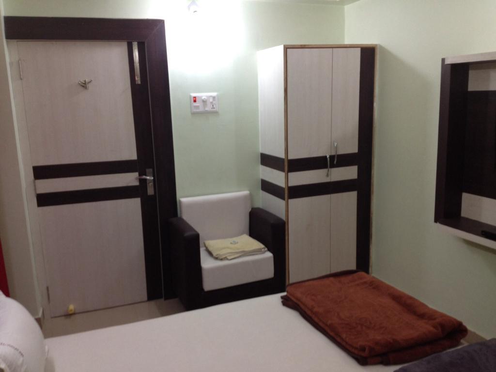 Hotel Viraat Inn Гая Екстер'єр фото