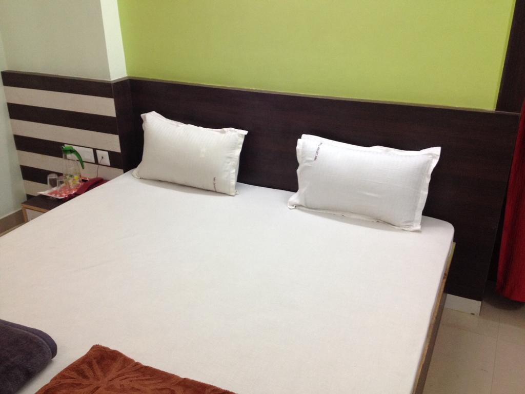 Hotel Viraat Inn Гая Екстер'єр фото